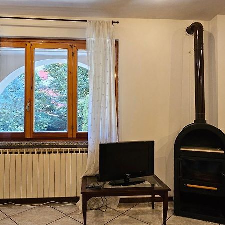 Introbio Appartamento Con Ingresso Autonomo, Giardino Privato E Portico מראה חיצוני תמונה