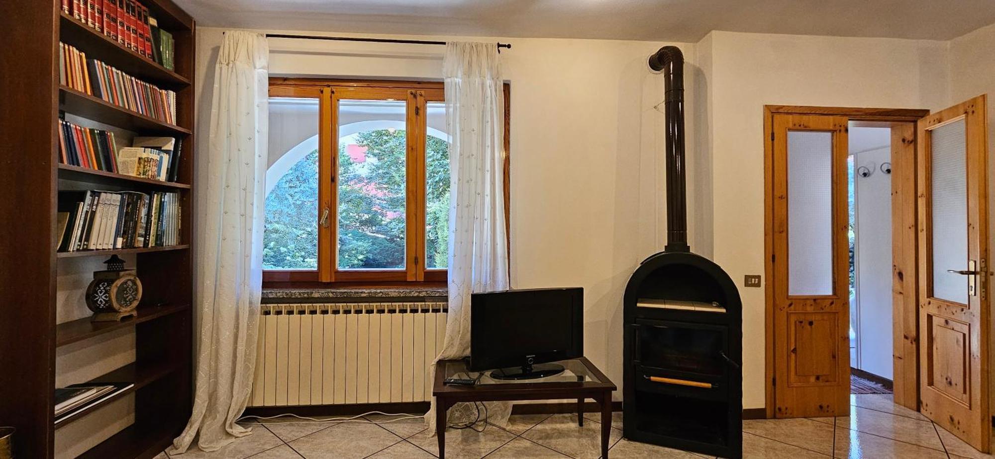 Introbio Appartamento Con Ingresso Autonomo, Giardino Privato E Portico מראה חיצוני תמונה