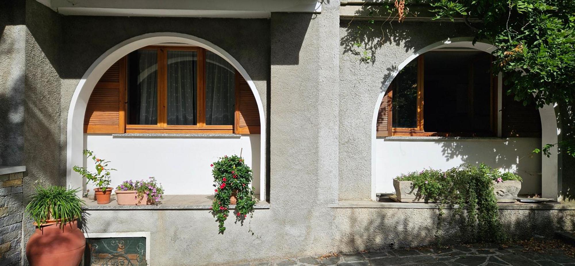 Introbio Appartamento Con Ingresso Autonomo, Giardino Privato E Portico מראה חיצוני תמונה